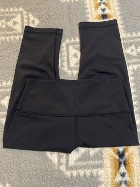 Lululemon high -Waist Black cropped leggings! 16” inseam 6! Excellent condition